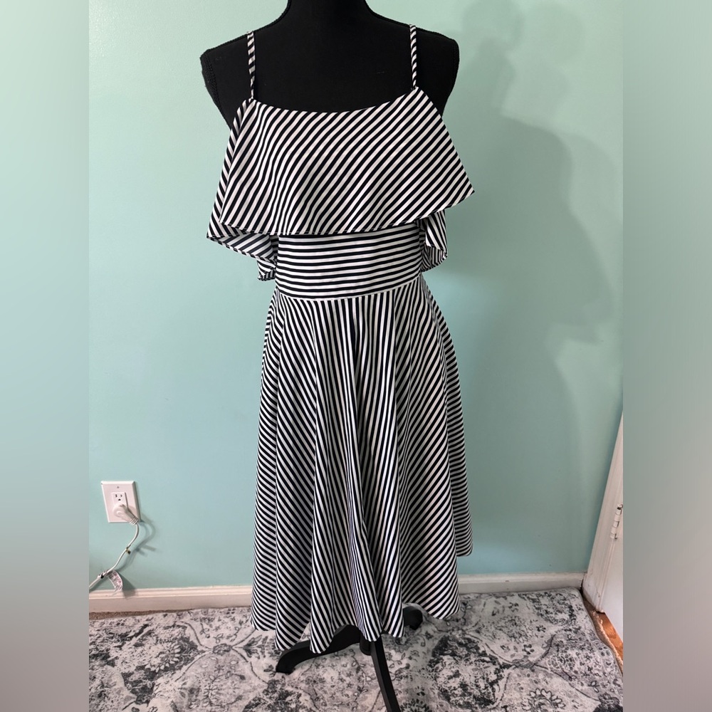 NWOT Neiman Marcus Striped Size 4 Dress